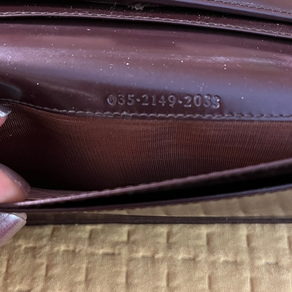 Gucci leather wallet. 100% Authentic. PreLoved but still lots of life left. - Picture 4 of 16